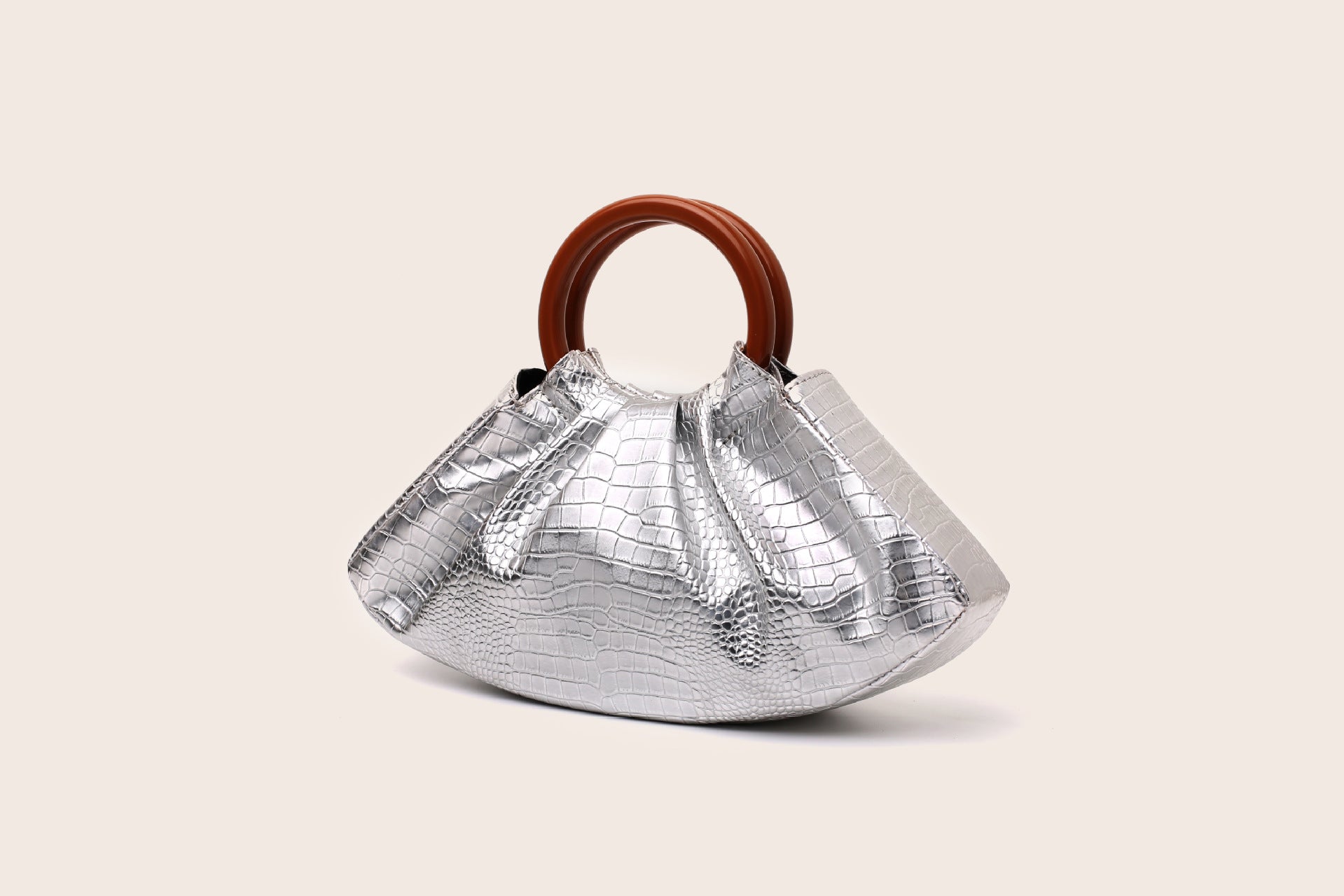New Stylish And Chic Handbag With Fashionable Pleats